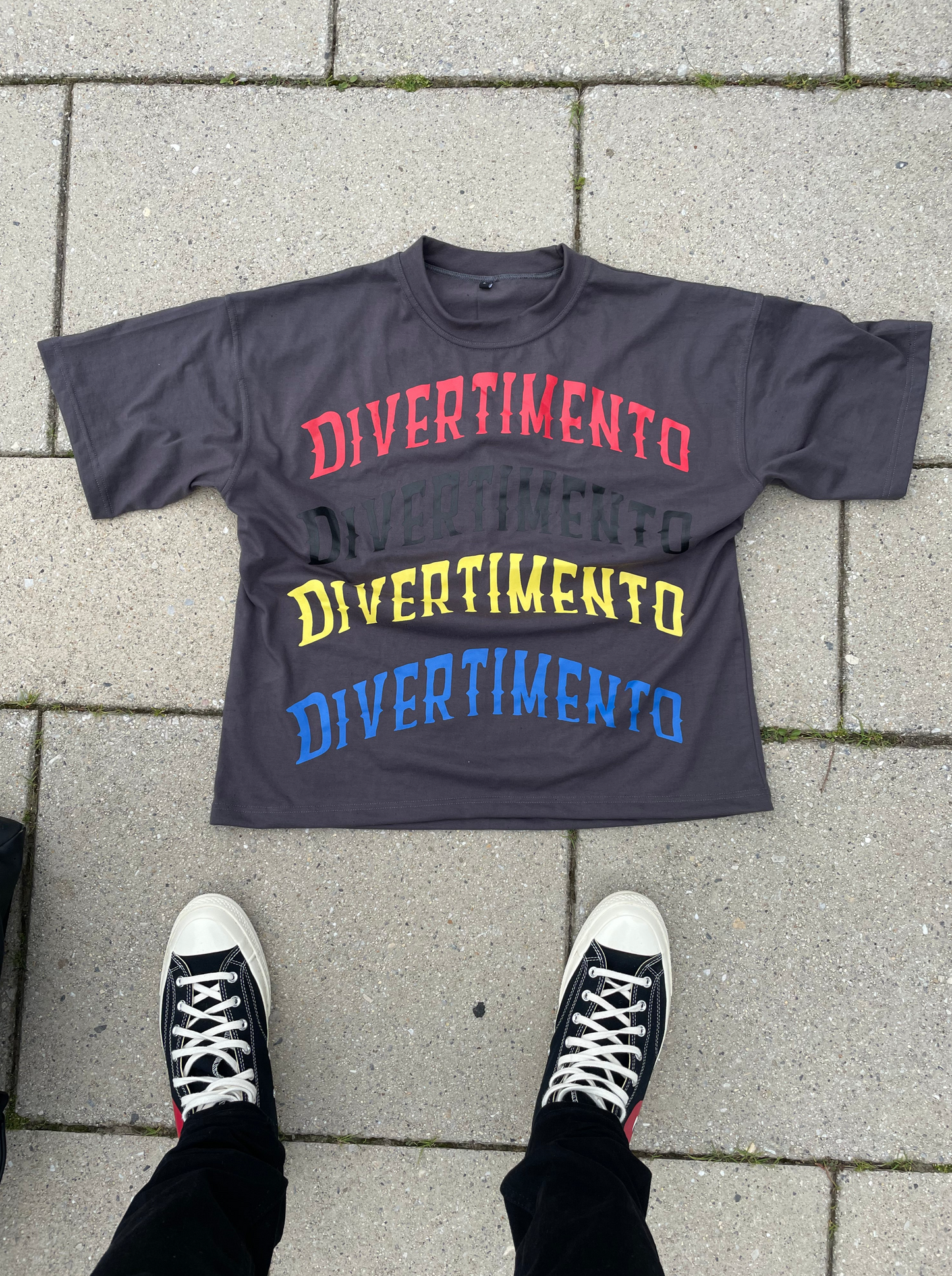 Divertimento charcoal gray tee